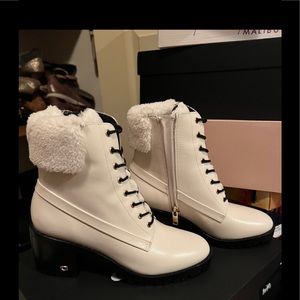 Absolutely gorgeous retail authentic coach boots!